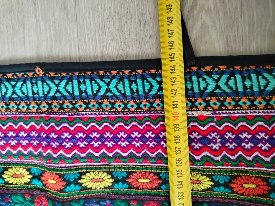 Gobelin etniczny z Chin na ścianę, dywanik ręcznie haftowany 145x80