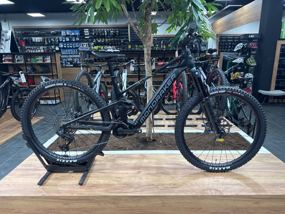 Rower MONDRAKER Sly RR 2025 M/L black/nimbus grey/tonic gold