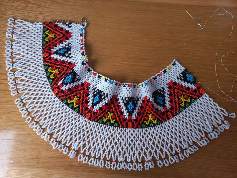 Традиційна українська силянка з бісеру до вишиванки