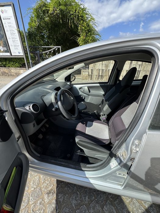 Peugeot 107 1.0 — 5 portas, económico e ideal para cidade