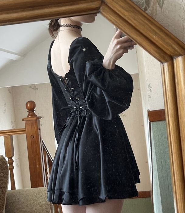 черное мини платье