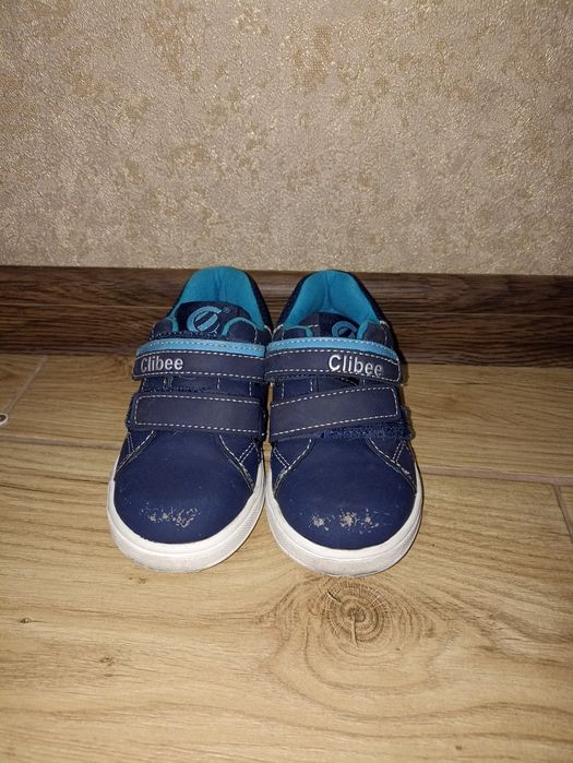 Дитячі кросівки на весну