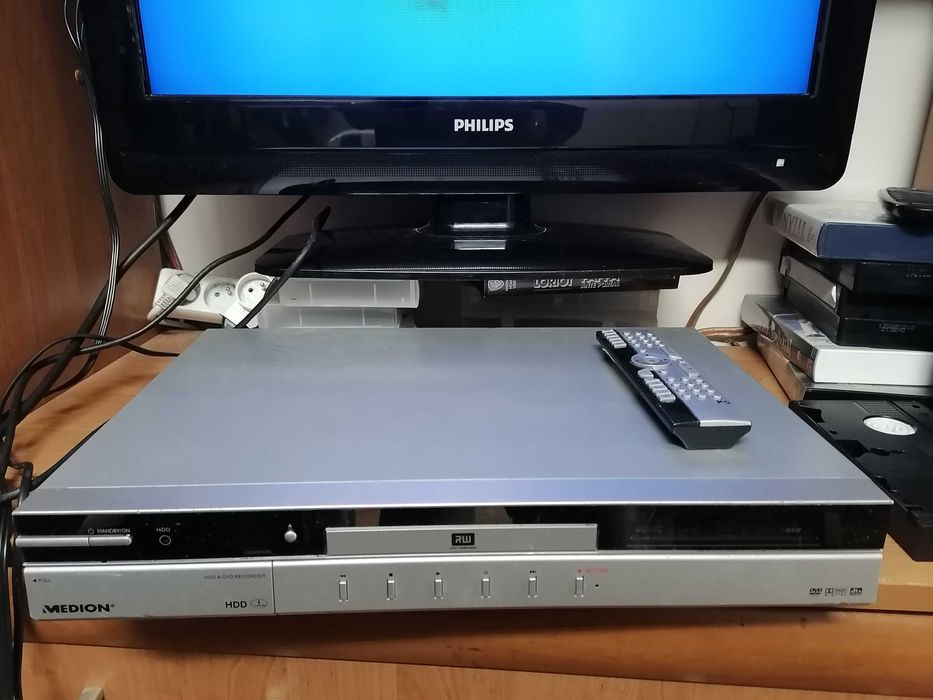 Nagrywarka Medion MD 41283 HDD 80 GB ,  pilot