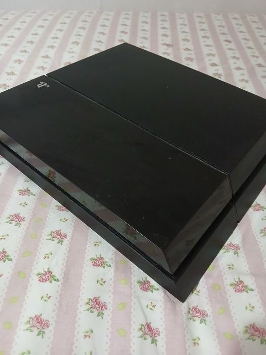 Ps4 com 5 jogos incluídos