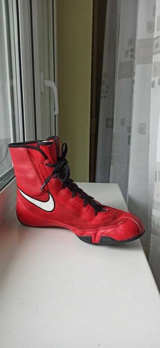 Боксерки Nike червоні