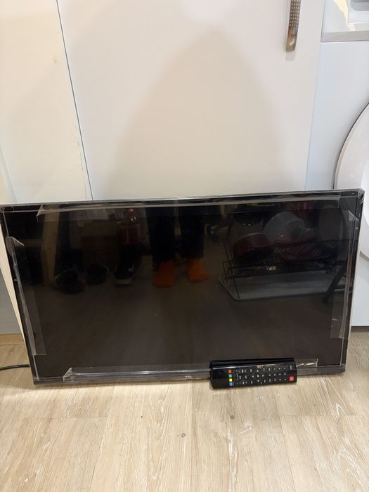 Televisão nova 32 polegadas + controlo