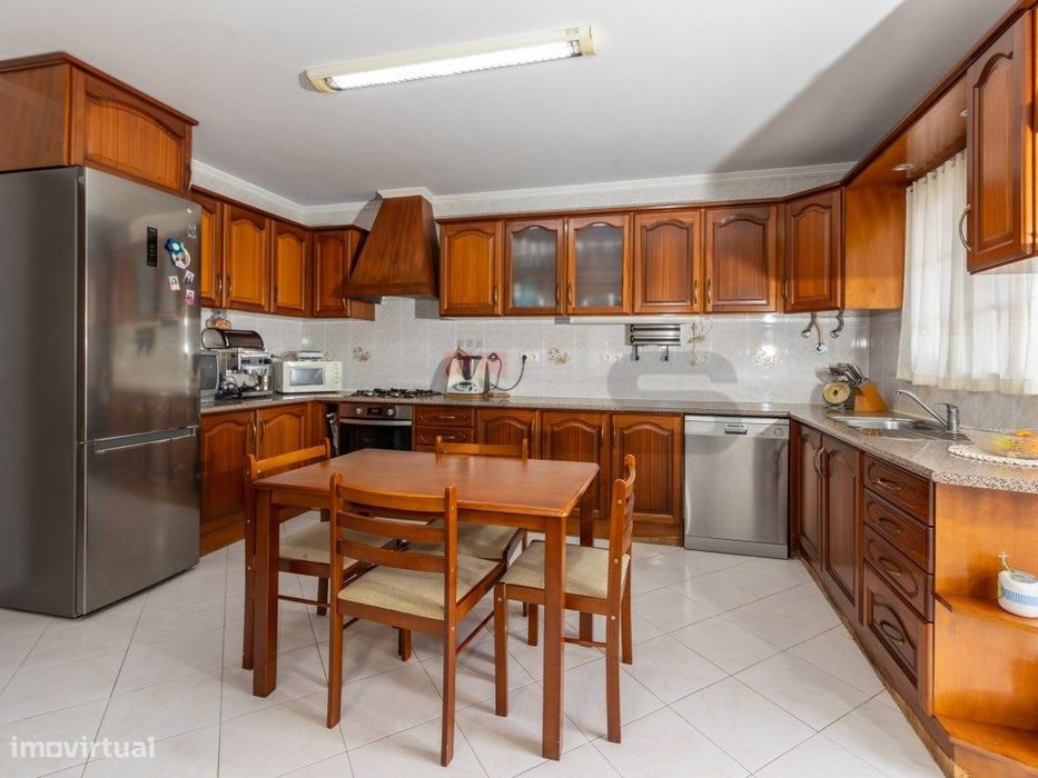 Moradia V4+1 próximo do Parque Urbano, São Pedro, Ponta Delgada