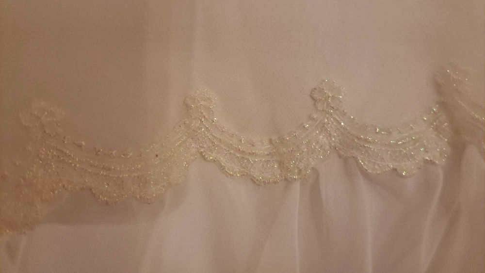 Suknia ślubna na ramiączkach