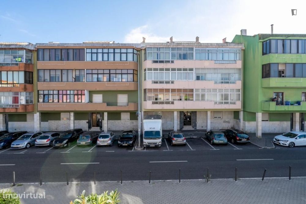 Quarto - localizado em Amadora Lisbon