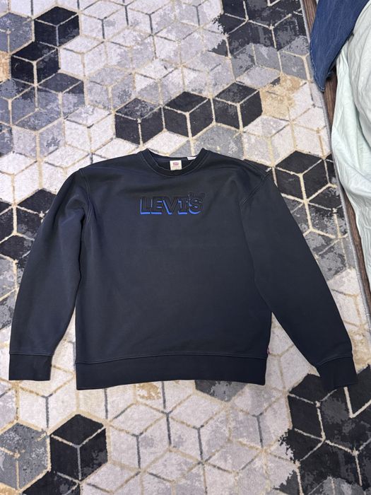 Levis кофта.