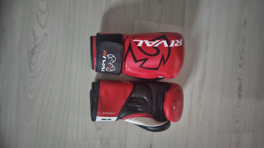Rękawice bokserskie Rival RB7 rozmiar M  10oz