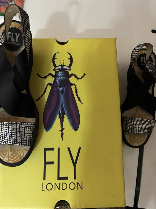 Sandálias Fly London 38