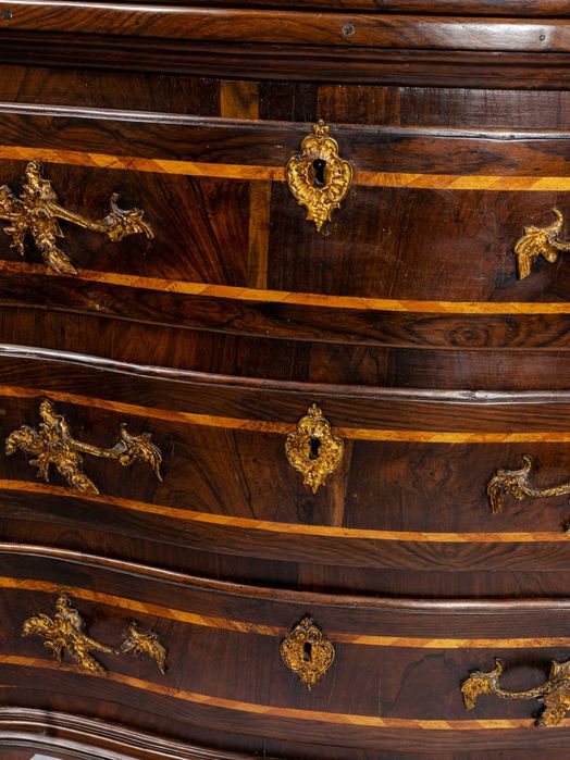 Cómoda pau santo Barroco | século XVII