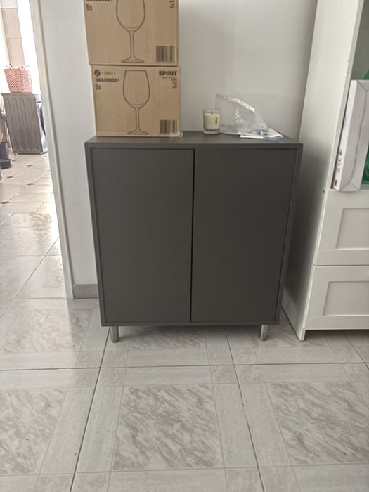 Armario portas cinzento ikea