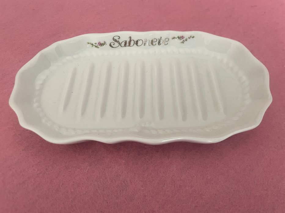 Pequena saboneteira antiga de porcelana