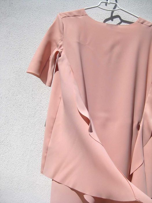 Интересная розовая удлинённая блуза туника с воланами COS