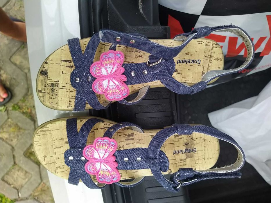 Sprzedam sandałki dziewczęce, rozmiar 34