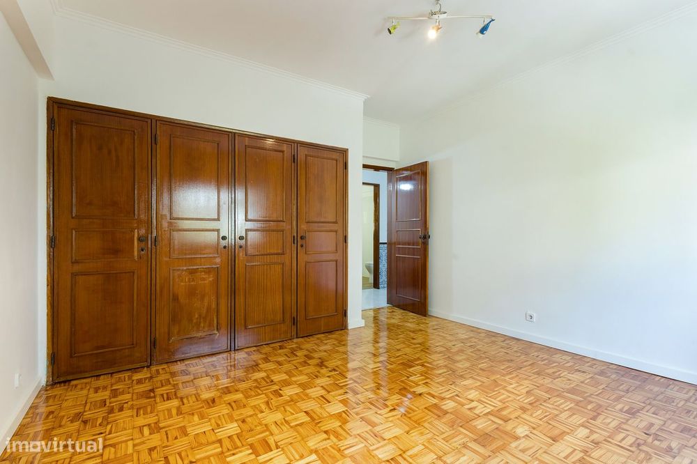 Apartamento T2 para Arrendamento | Largo Padre Américo, Massamá
