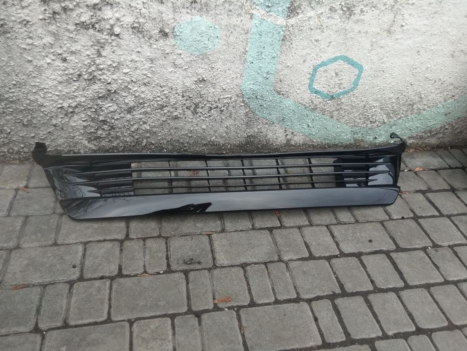 Решетка переднего бампера нижняя Toyota Prius 30 53102-47010