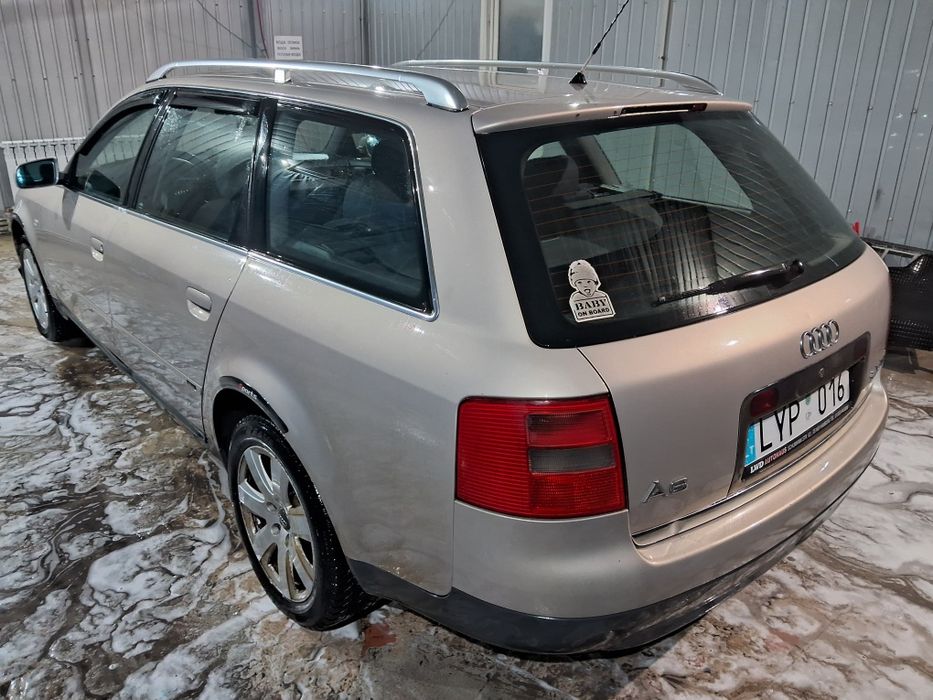 Автомобіль AUDI A6