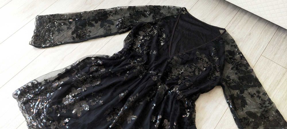 Boohoo czarna rozkloszowana sukienka mini w koronki plus size