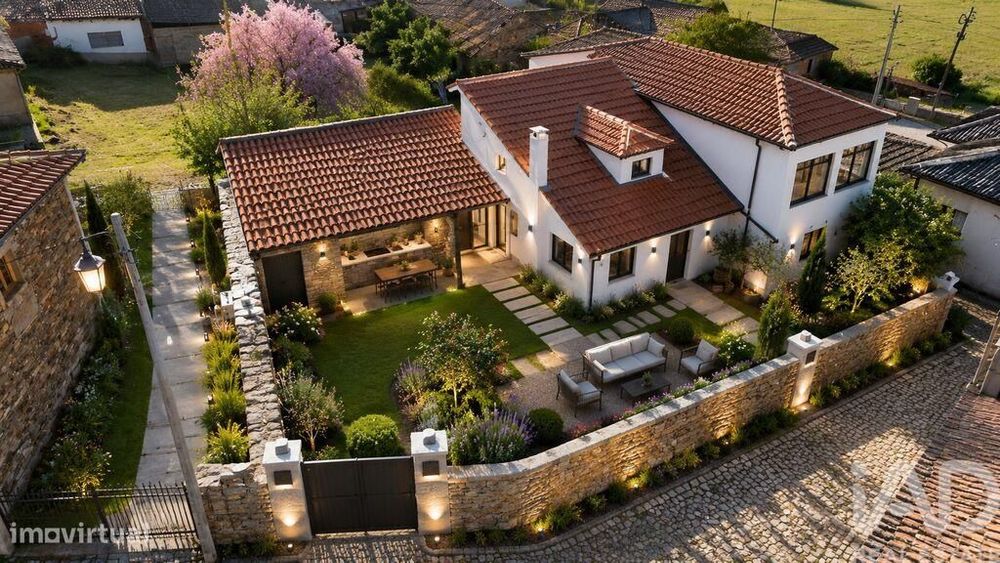 Casa de Campo T4 em Veiga de Lila de 461,00 m2