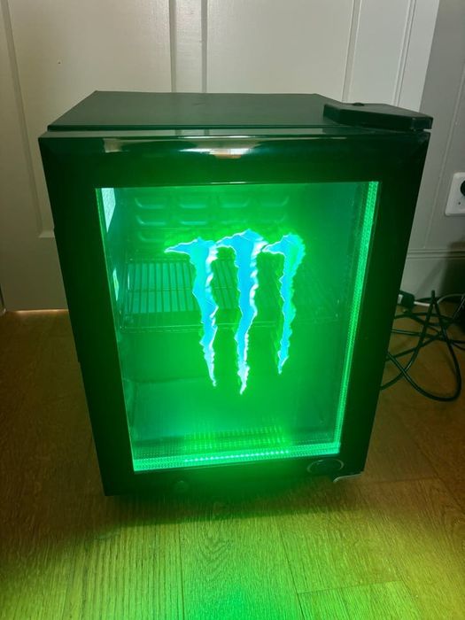Mini lodówka Monster Energy z oświetleniem LED