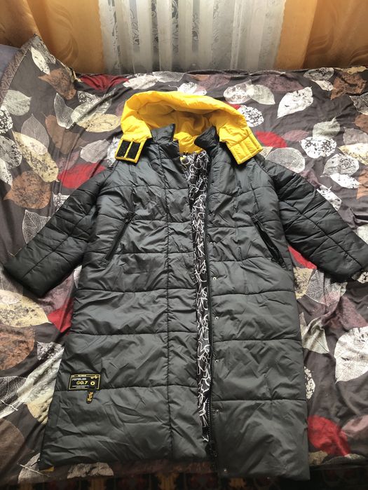 Подам зимовий пуховик