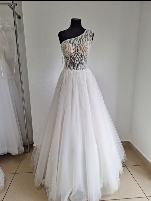 Продам нові весільні плаття