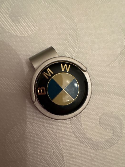 Pin do czapki BMW