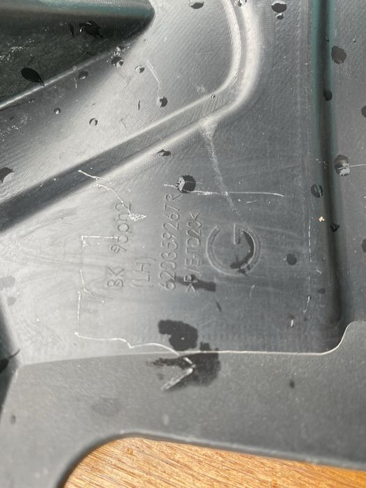 Продам кронштейн бампера