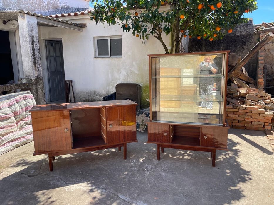 Conjunto mesa cadeiras aparador e cristaleira