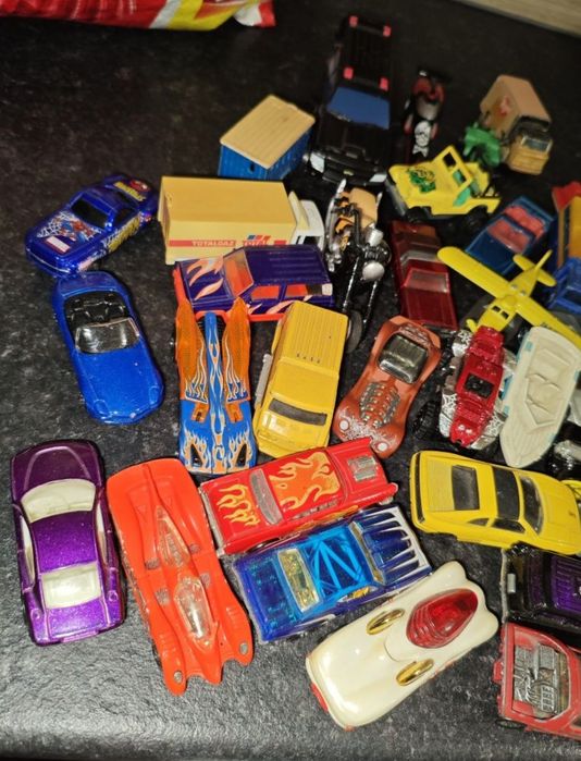 Coleção de Carros Miniatura Hot Wheels e Matchbox