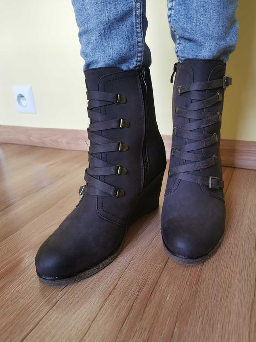 Nowe wysokie botki na koturnie brązowe rozmiar 38,5