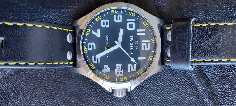 Relógio elegante e moderno Tw steel renault f1