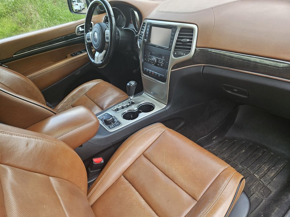 Jeep Grand Cherokee wk2 5.7 Overland Summit