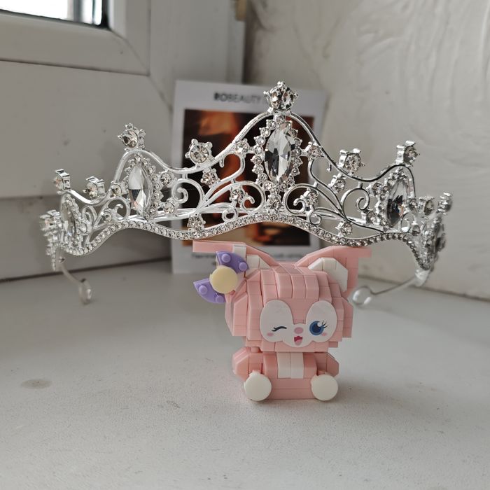 Діадема, корона, тіара, аксесуари для волосся