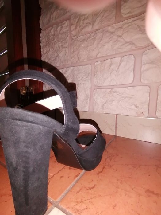 Sandały na platformie 39 nowe