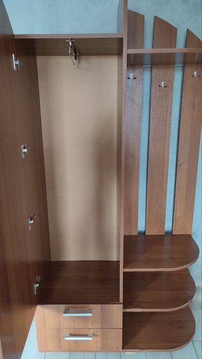Продам шафу.  
Ціна 3000грн.
м. Перещепине
мкр. Орільський
Тел. 096644