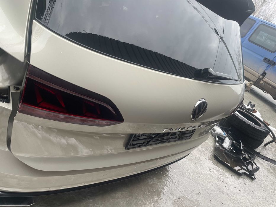 Кришка багажника Volkswagen Touareg 2018-2024 L1Z