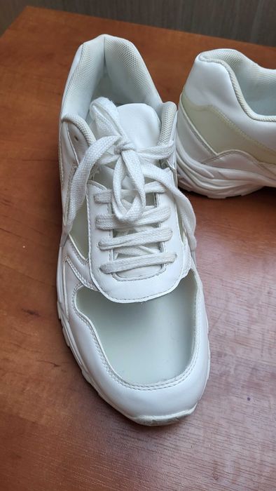 buty sportowe typu adidasy z pół-przeźroczystą cholewką ASOS rozm. 44