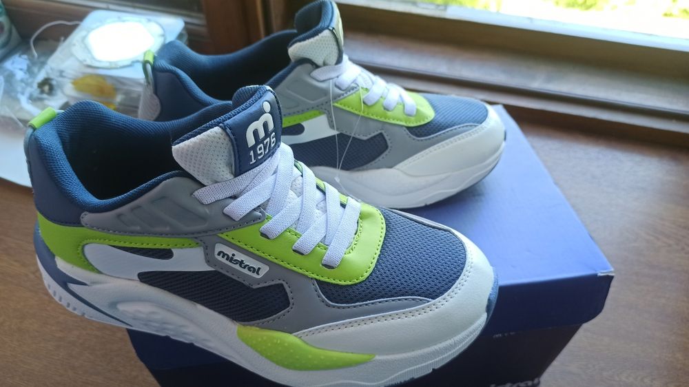 Кросівки унісекс 38 розм