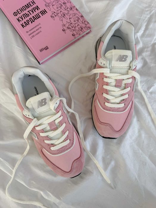 Жіночі кросівки New Balance 574 Pink (36-41) — рожеві Нью Беланс, замша, легкі та стильні, на весну-осінь