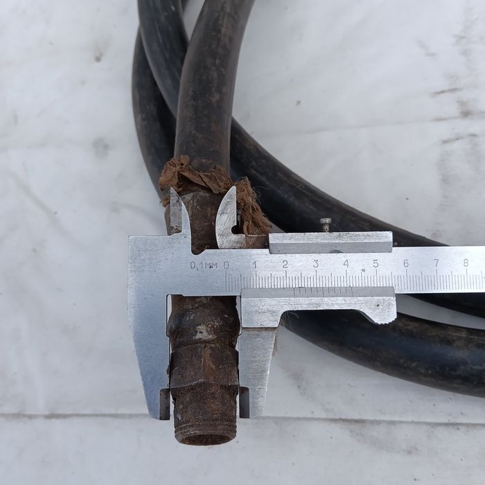 Шланги гидравлические. Длина три метра один.