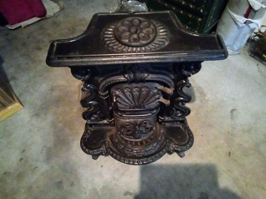 Salamandra de ferro  fundido  muito bonita