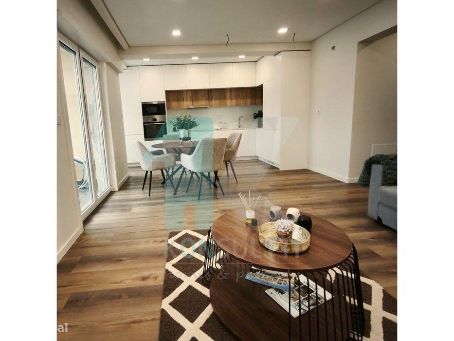 Apartamento T3 com varanda totalmente renovado e vista para o Monsa...