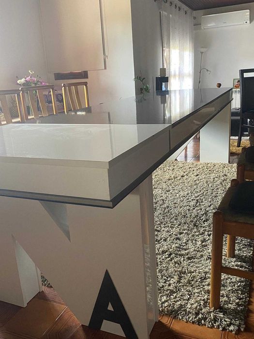 Mesa Grande Lindíssima e Impecável