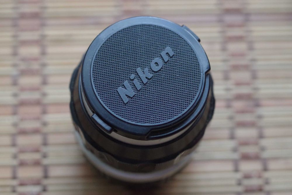 Объектив Nikkor - P  105mm 2,5 Nikon non Ai с крышками