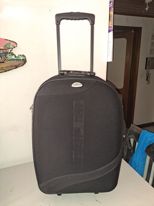 Vendo mala preta da clipper club em bom estado medidas 24×59×43