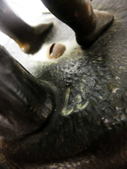 lindos raros antigos candeeiros de mesa figurativos em bronze-assin.